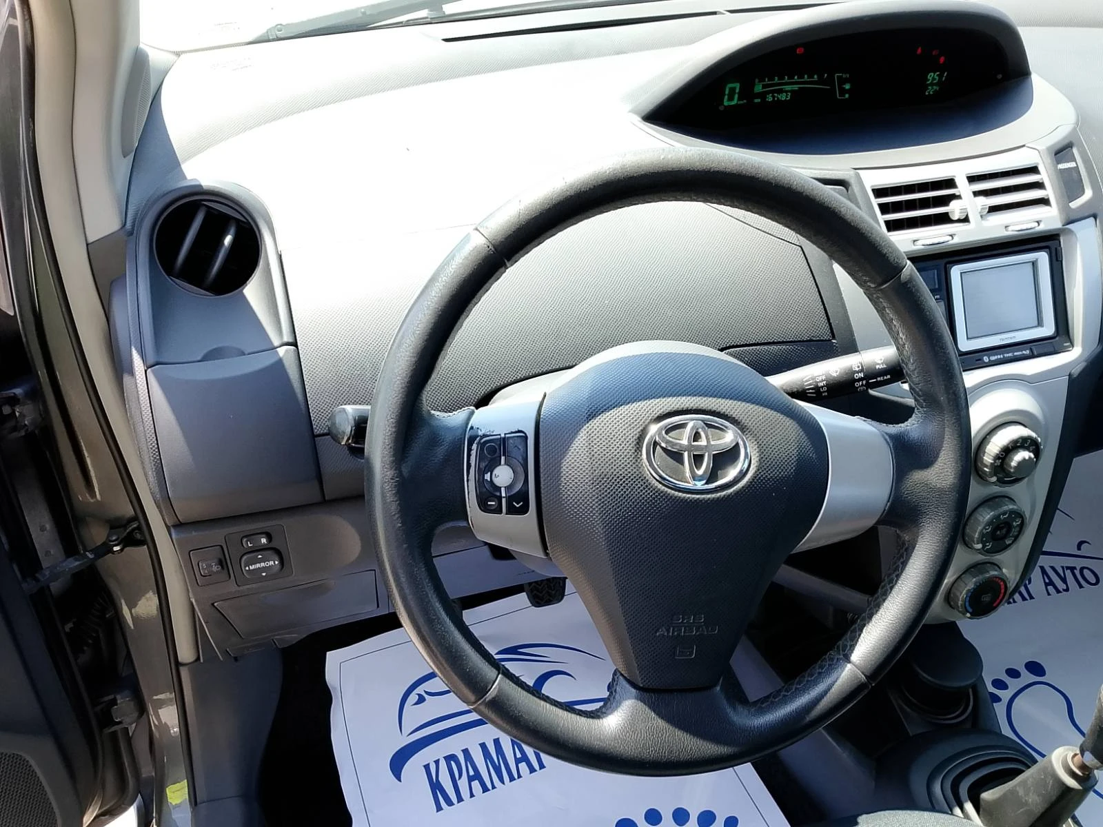 Toyota Yaris 1.3i Tom Tom - изображение 7