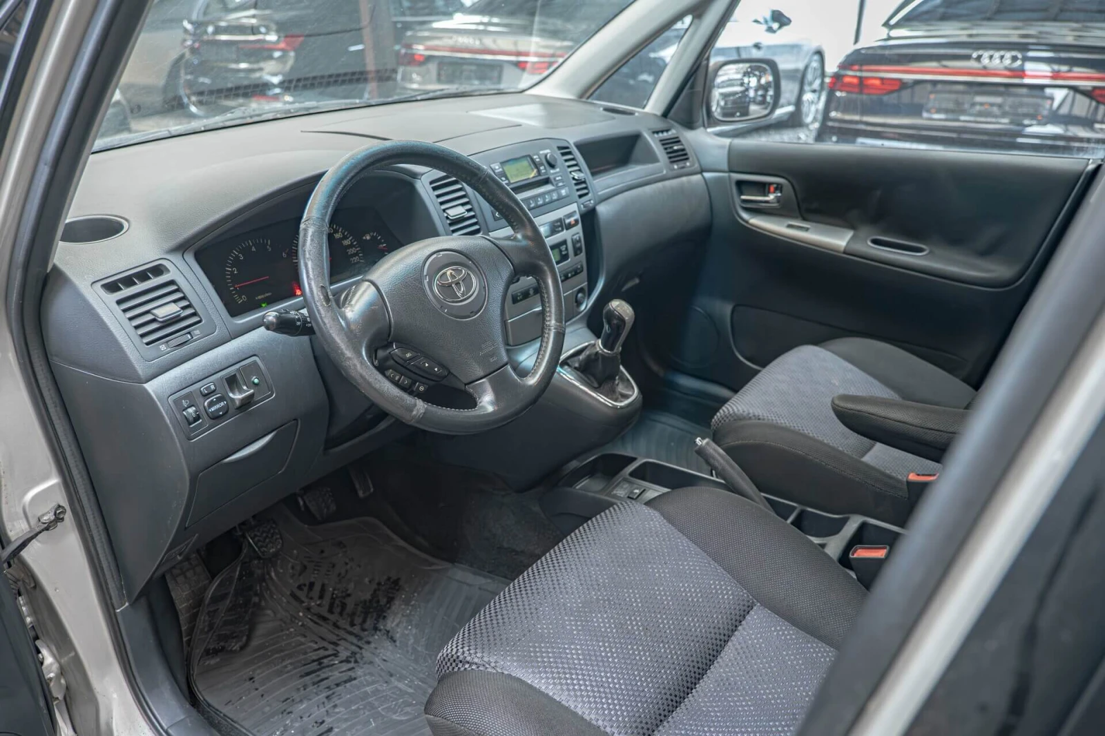 Toyota Corolla verso 2.0D-4D/УЧЕБЕН/Климатроник - изображение 5