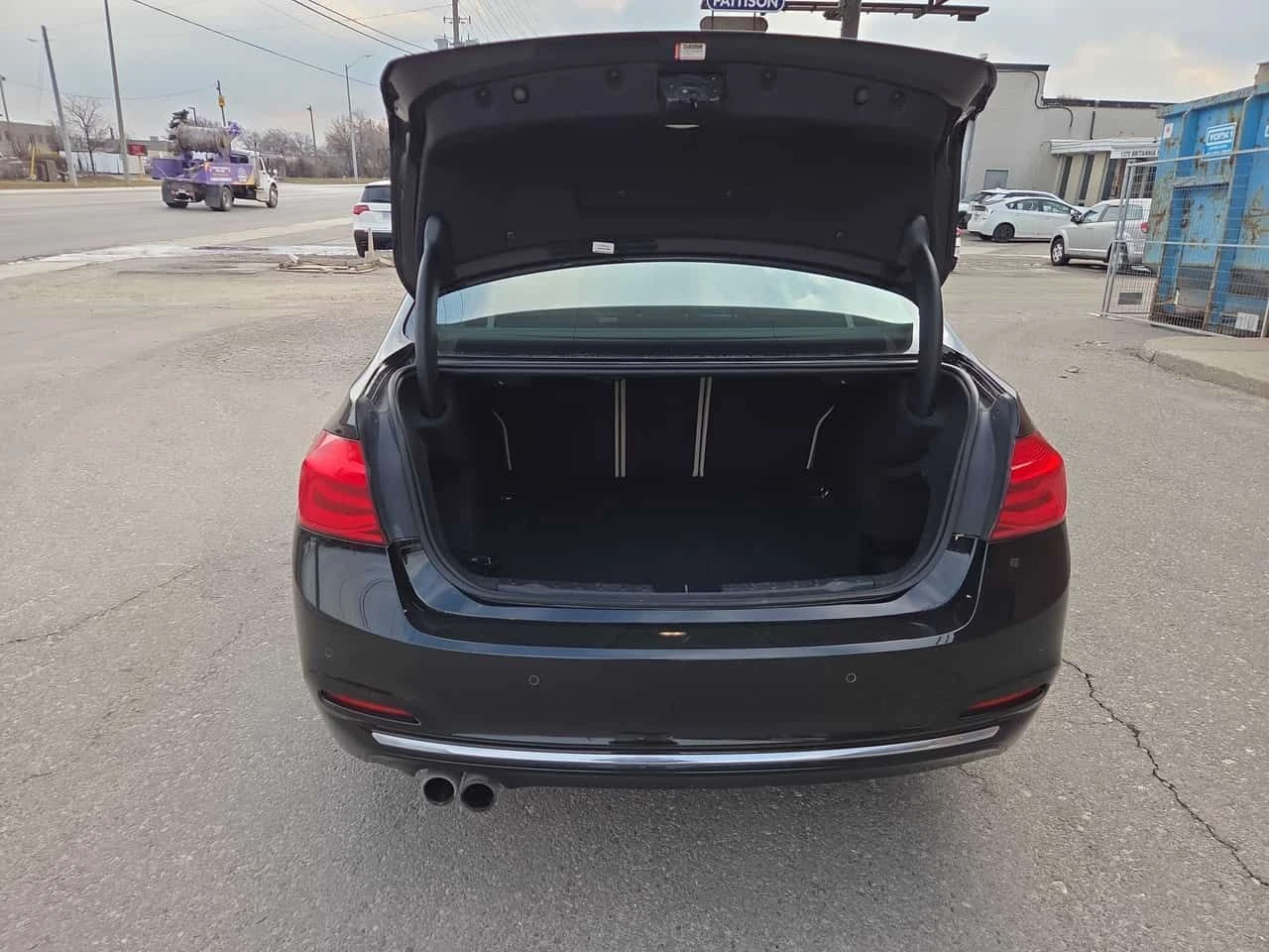 BMW 330 * Подгрев * Следене на лентите * Шибидах * , снимка 13 - Автомобили и джипове - 53837453