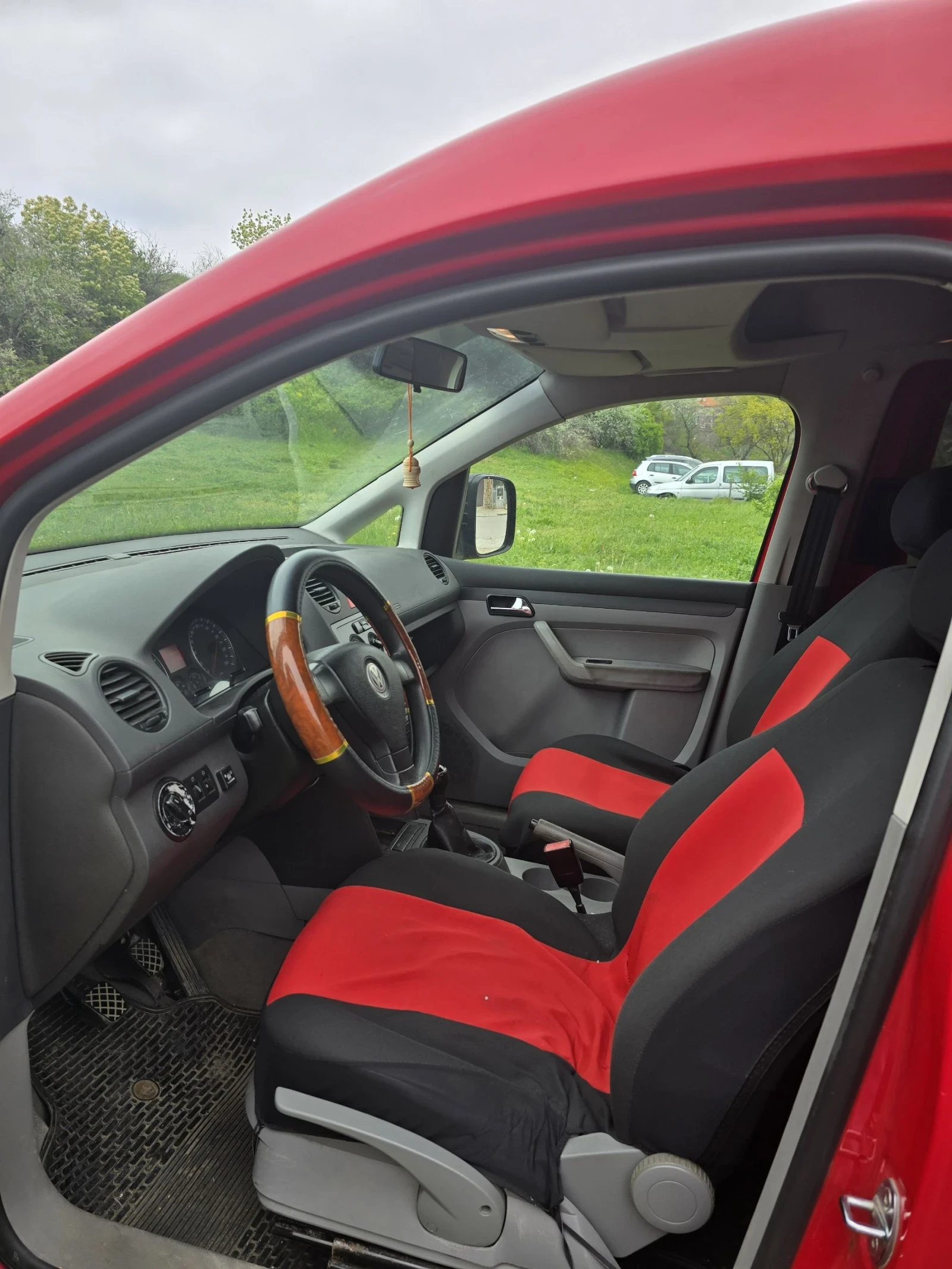 VW Caddy 1.4, снимка 11 - Автомобили и джипове - 54454831