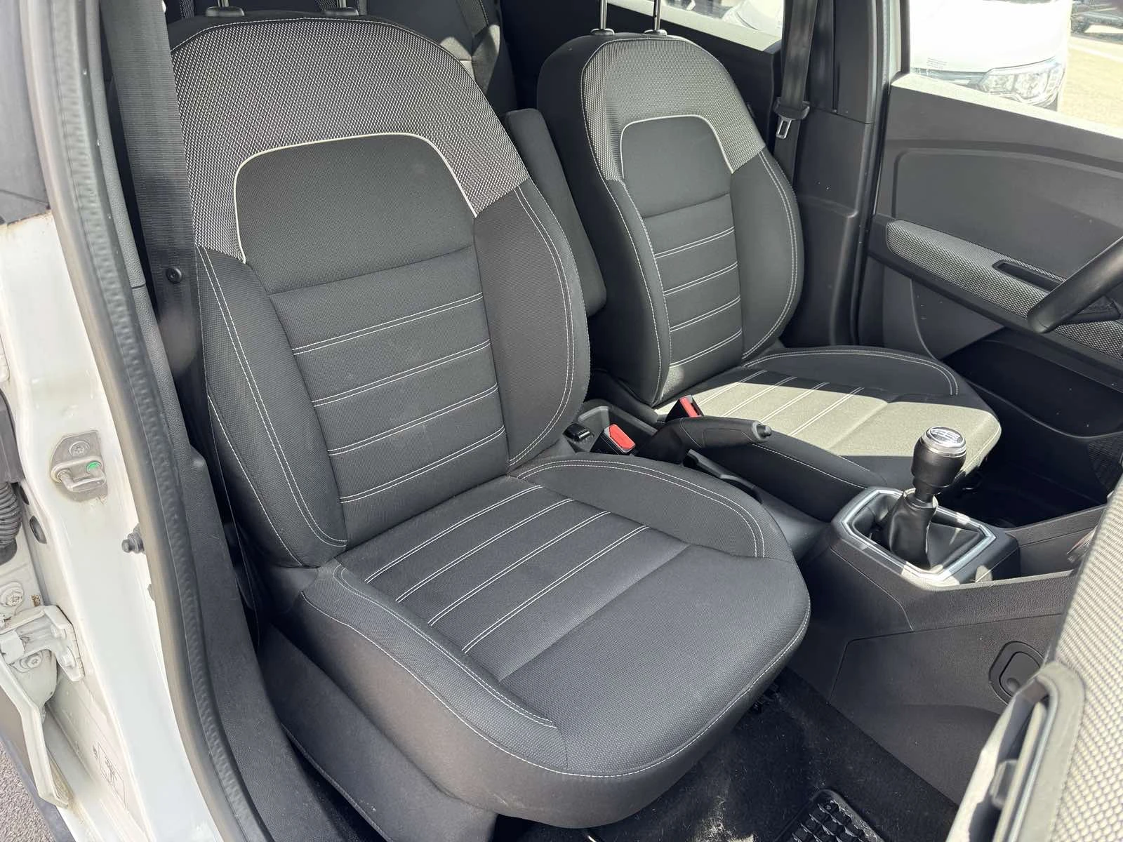 Dacia Jogger 1.0Tce 6+ 1 LPG, снимка 9 - Автомобили и джипове - 54607245