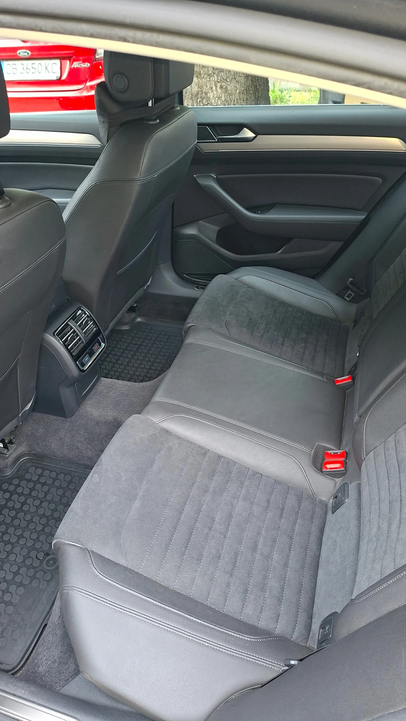 VW Passat R-Line 1.8 TSI 180 hp., снимка 10 - Автомобили и джипове - 54616097