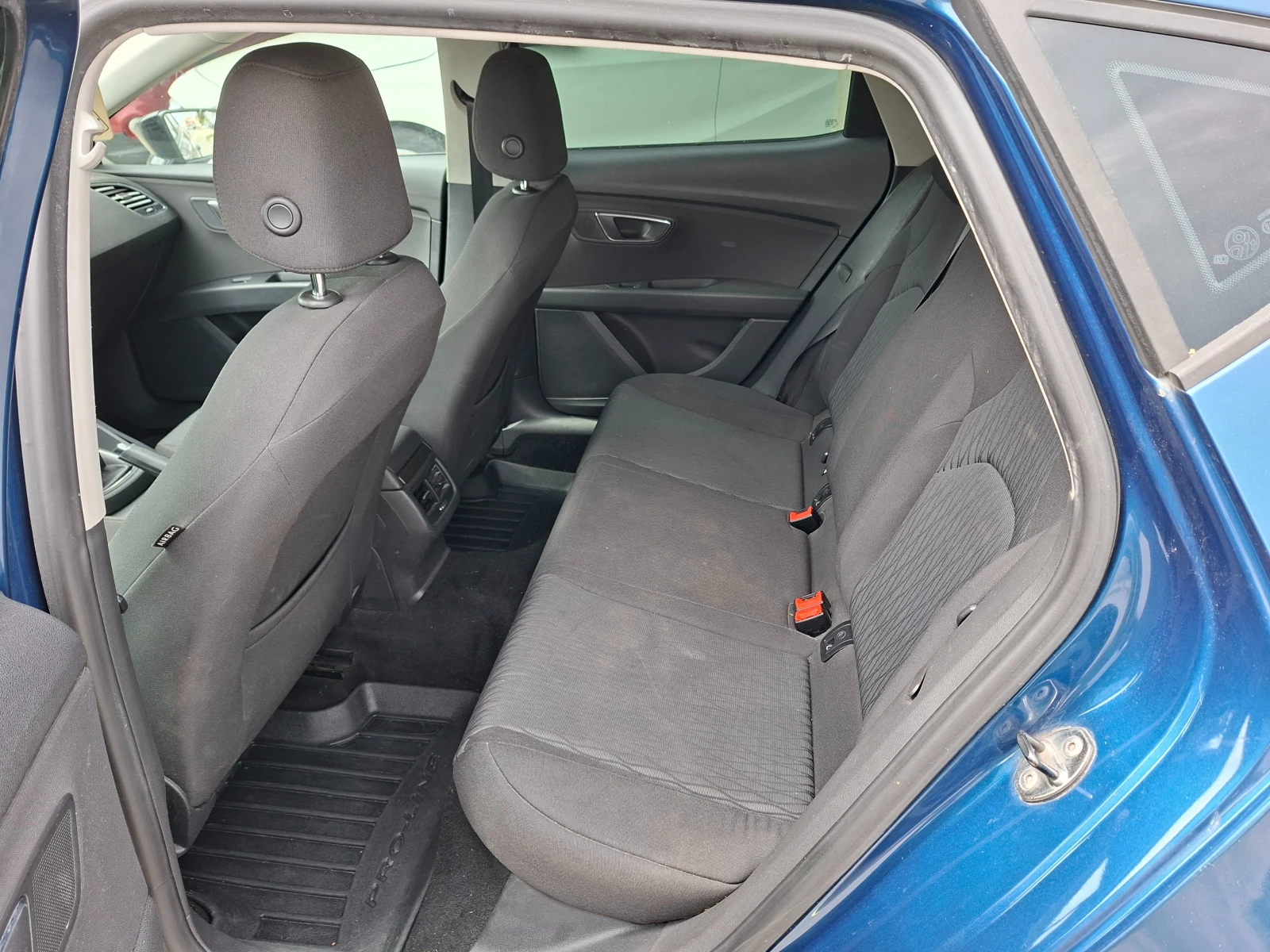Seat Leon 1.6-TDI 105кс., снимка 14 - Автомобили и джипове - 55651543