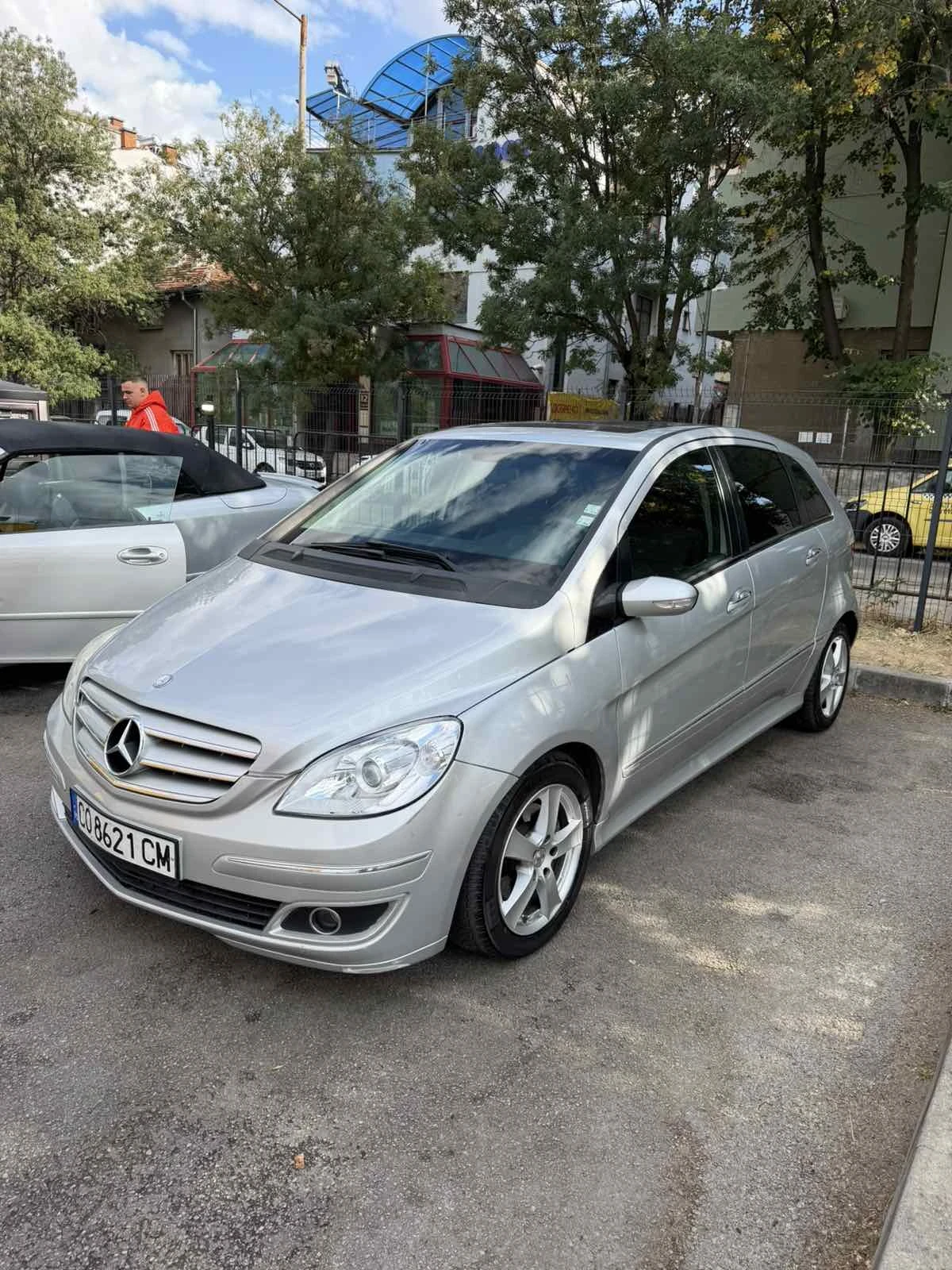Mercedes-Benz B 180