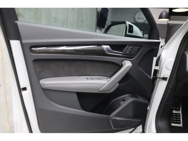 Audi SQ5 * АВТО КРЕДИТ* ЦЕНА ДО БГ * СЕРВИЗНА ИСТОРИЯ * , снимка 10 - Автомобили и джипове - 52914162