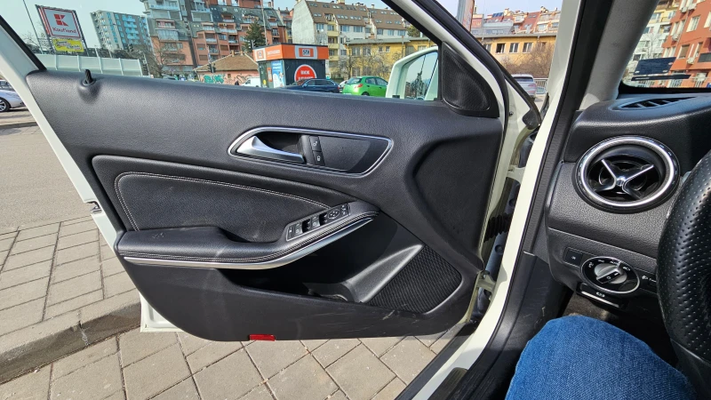 Mercedes-Benz GLA 200, снимка 10 - Автомобили и джипове - 52962828