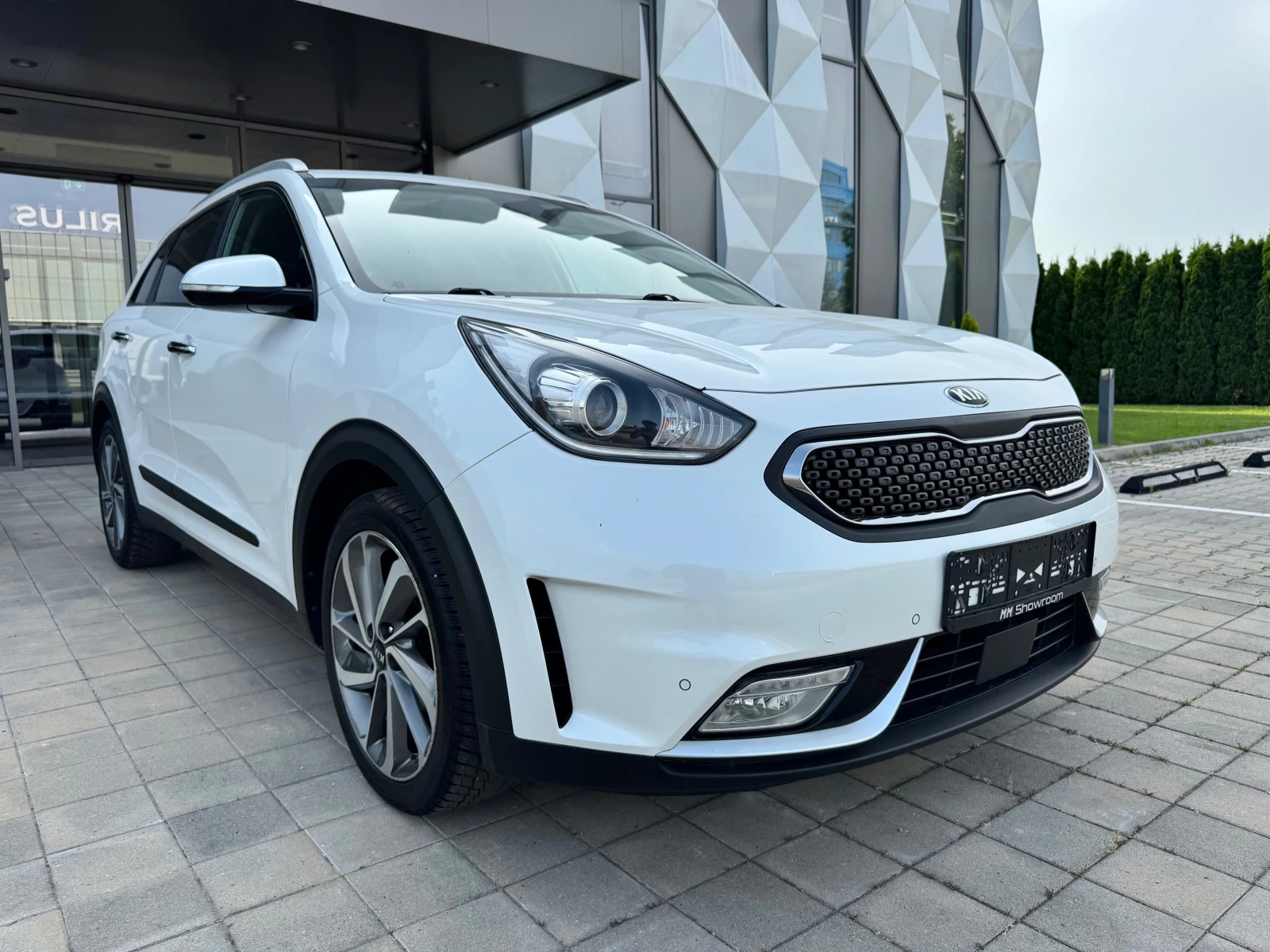 Kia Niro HYBRID-PREMIUM-DISTRONIC-KEY-LESS-EASY-ENTRY-ПОДГ - изображение 3