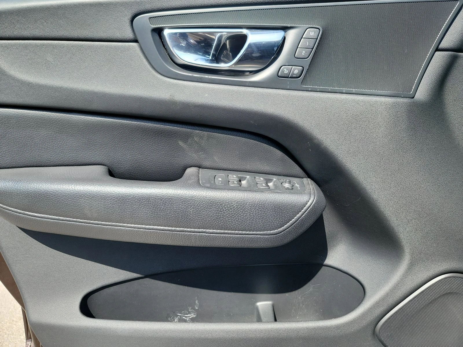 Volvo XC60 T6* ДИГИТАЛНО* ТАБЛО* 360КАМЕРА* ПАНОРАМА* ДИСТРОН - изображение 7