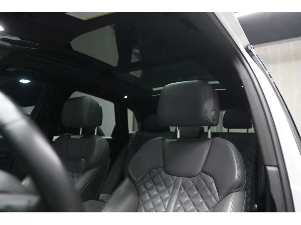 Audi SQ5 * АВТО КРЕДИТ* ЦЕНА ДО БГ * СЕРВИЗНА ИСТОРИЯ *  - изображение 9