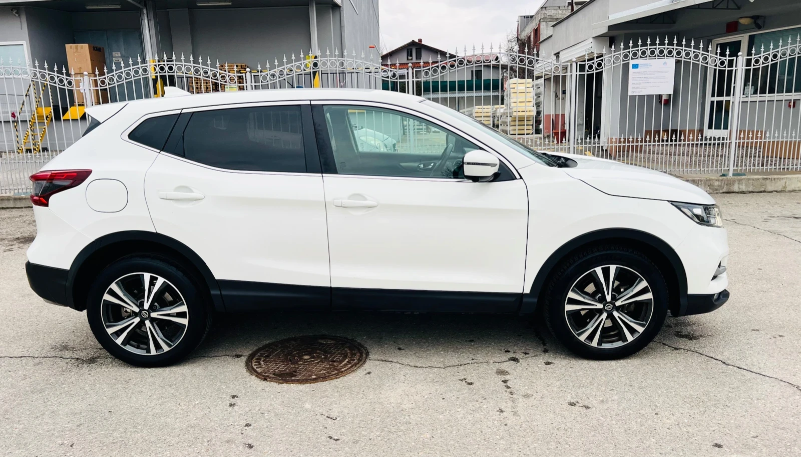 Nissan Qashqai  автомат 360 камери - изображение 4