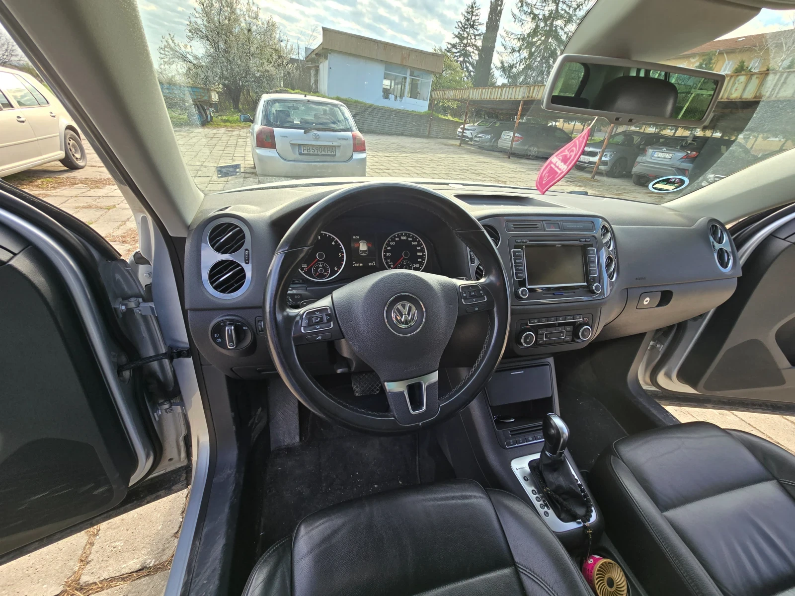 VW Tiguan 2.0 TDI АВОМАТ ПАНОРАМА, снимка 14 - Автомобили и джипове - 54043990