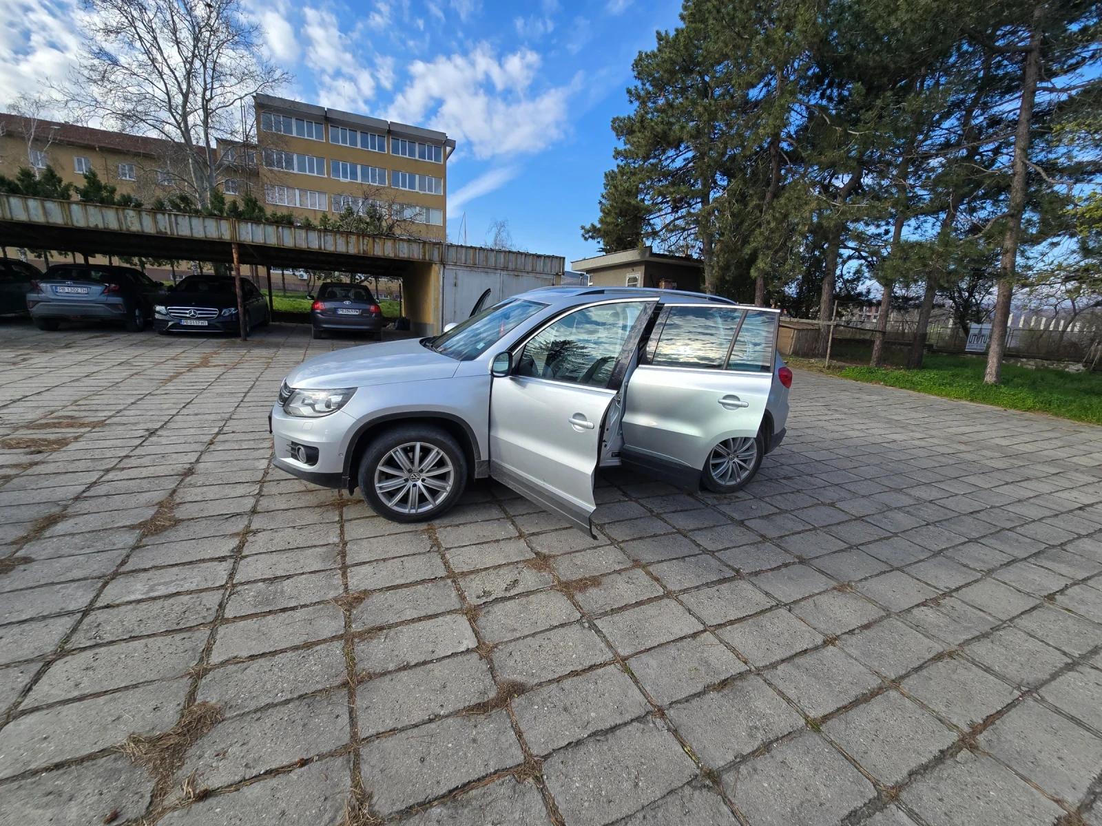 VW Tiguan 2.0 TDI АВОМАТ ПАНОРАМА, снимка 16 - Автомобили и джипове - 54043990