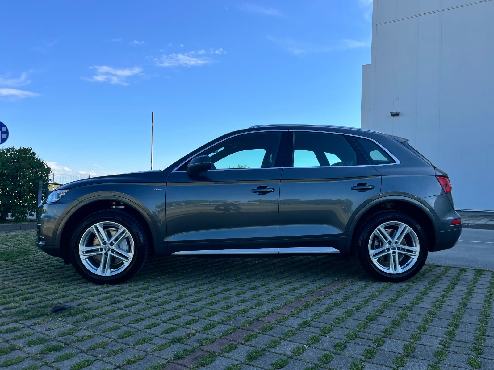 Audi Q5 2, 0TDI-190k.c/S Line/DIGITAL/LED/КАМЕРА/ПОДГРЕВ!!, снимка 4 - Автомобили и джипове - 54568716