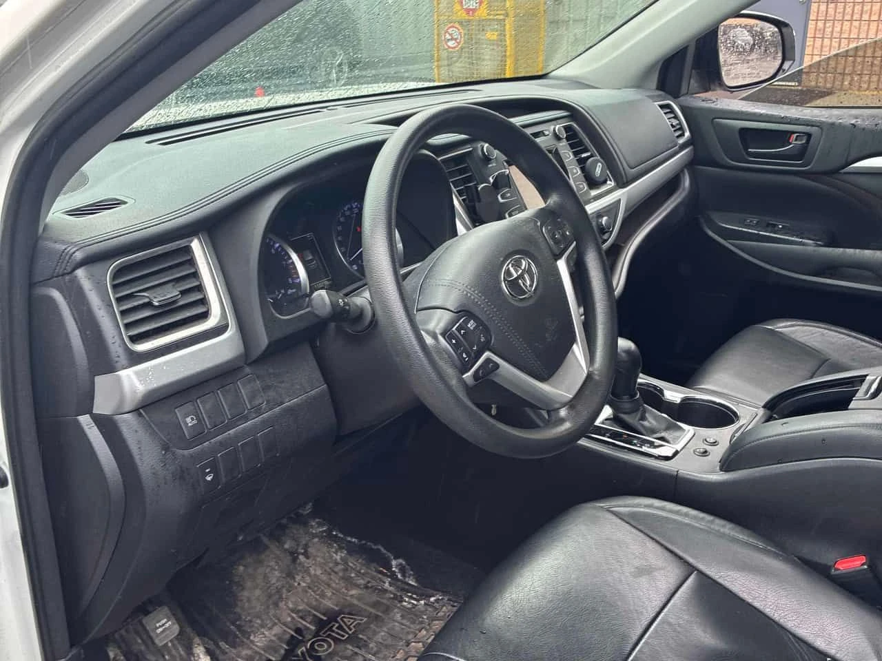 Toyota Highlander * LE * CARFAX * АВТОКРЕДИТ БЕЗ ПЪРВОНАЧАЛНА ВНОСКА, снимка 5 - Автомобили и джипове - 54858653