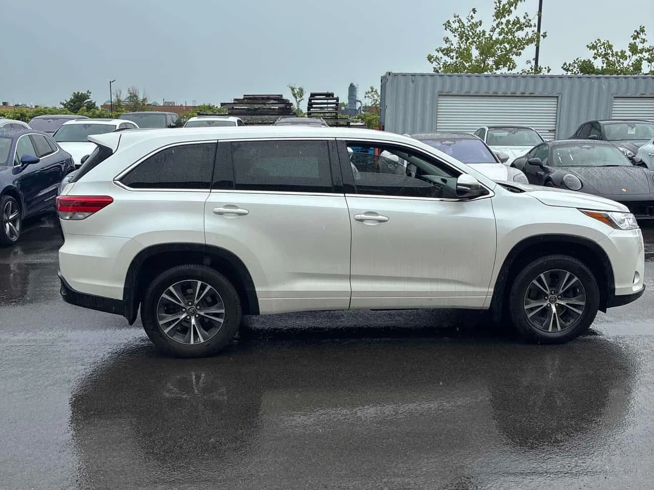 Toyota Highlander * LE * CARFAX * АВТОКРЕДИТ БЕЗ ПЪРВОНАЧАЛНА ВНОСКА, снимка 3 - Автомобили и джипове - 54858653