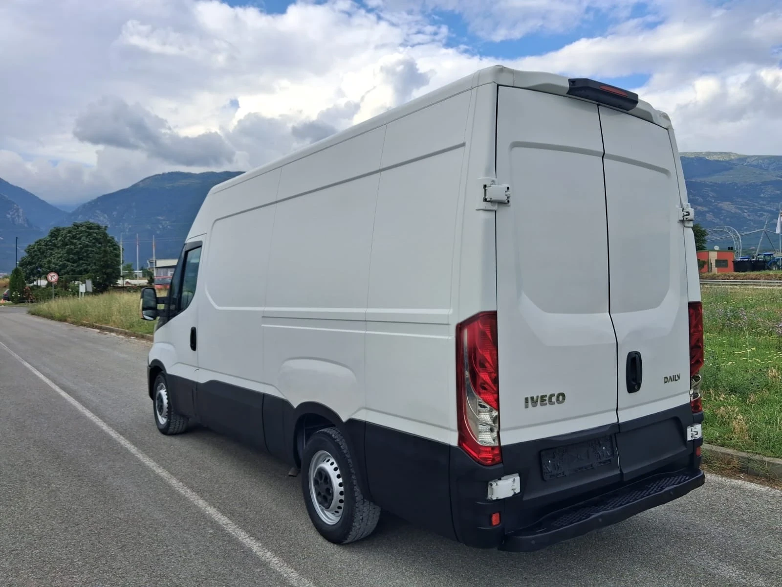 Iveco 35s15 2.3 150 кс на възглавници италия, снимка 5 - Бусове и автобуси - 55148551