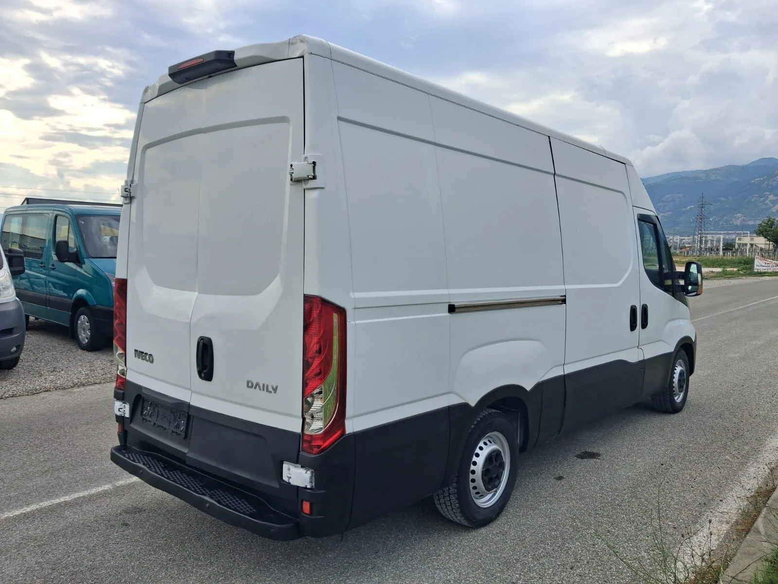 Iveco 35s15 2.3 150 кс на възглавници италия, снимка 8 - Бусове и автобуси - 55148551