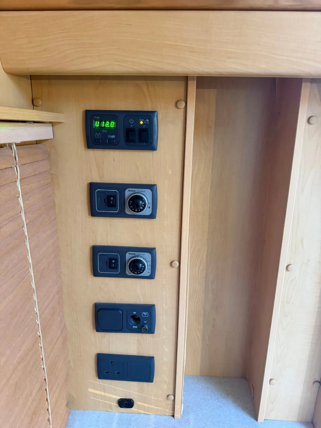 Каравана ABI Елдис, снимка 10 - Каравани и кемпери - 53855133