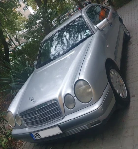 Mercedes-Benz E 220, снимка 1