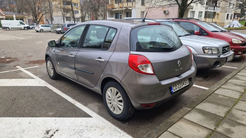 Renault Clio Facelift 1.2, снимка 4 - Автомобили и джипове - 48301076