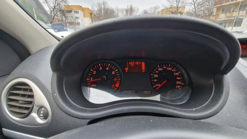 Renault Clio Facelift 1.2, снимка 7 - Автомобили и джипове - 48301076