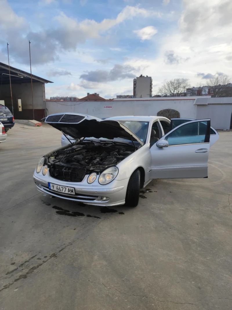 Mercedes-Benz E 270, снимка 3 - Автомобили и джипове - 48371458