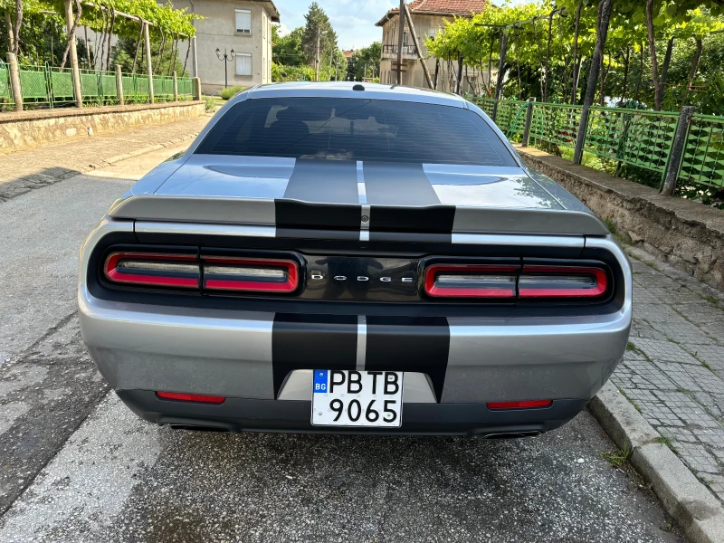 Dodge Challenger 5.7 HEMI R/T, снимка 4 - Автомобили и джипове - 52530419