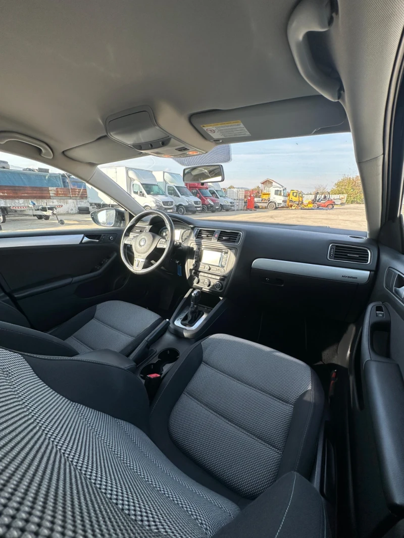 VW Jetta, снимка 10 - Автомобили и джипове - 52139134