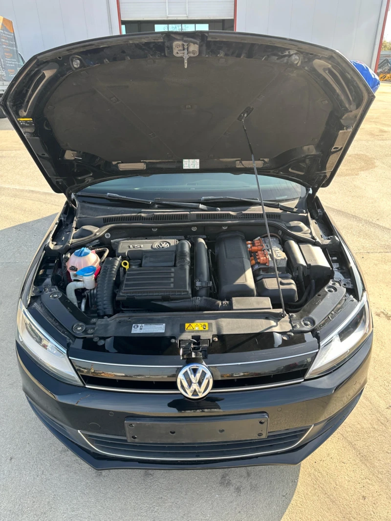 VW Jetta, снимка 13 - Автомобили и джипове - 52139134