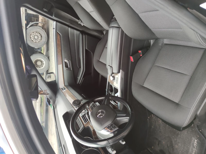 Mercedes-Benz E 220, снимка 4 - Автомобили и джипове - 52679564