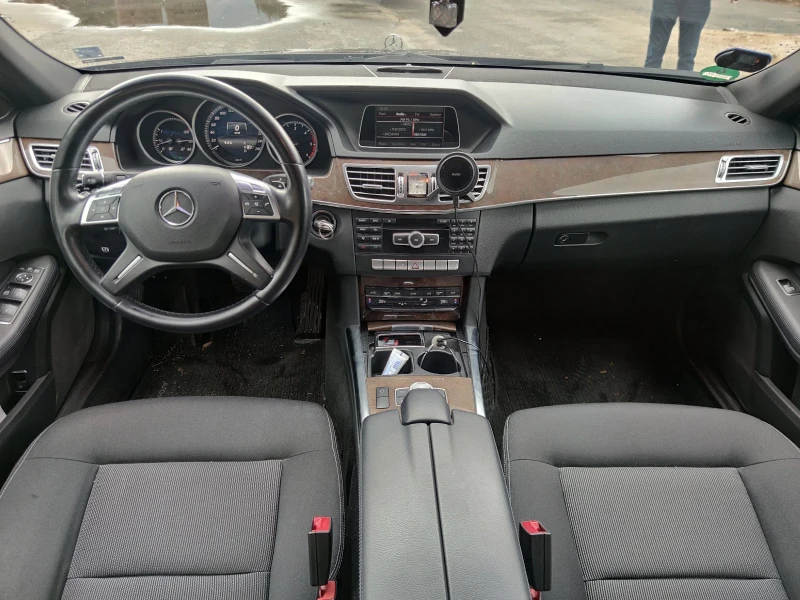 Mercedes-Benz E 220, снимка 5 - Автомобили и джипове - 52679564