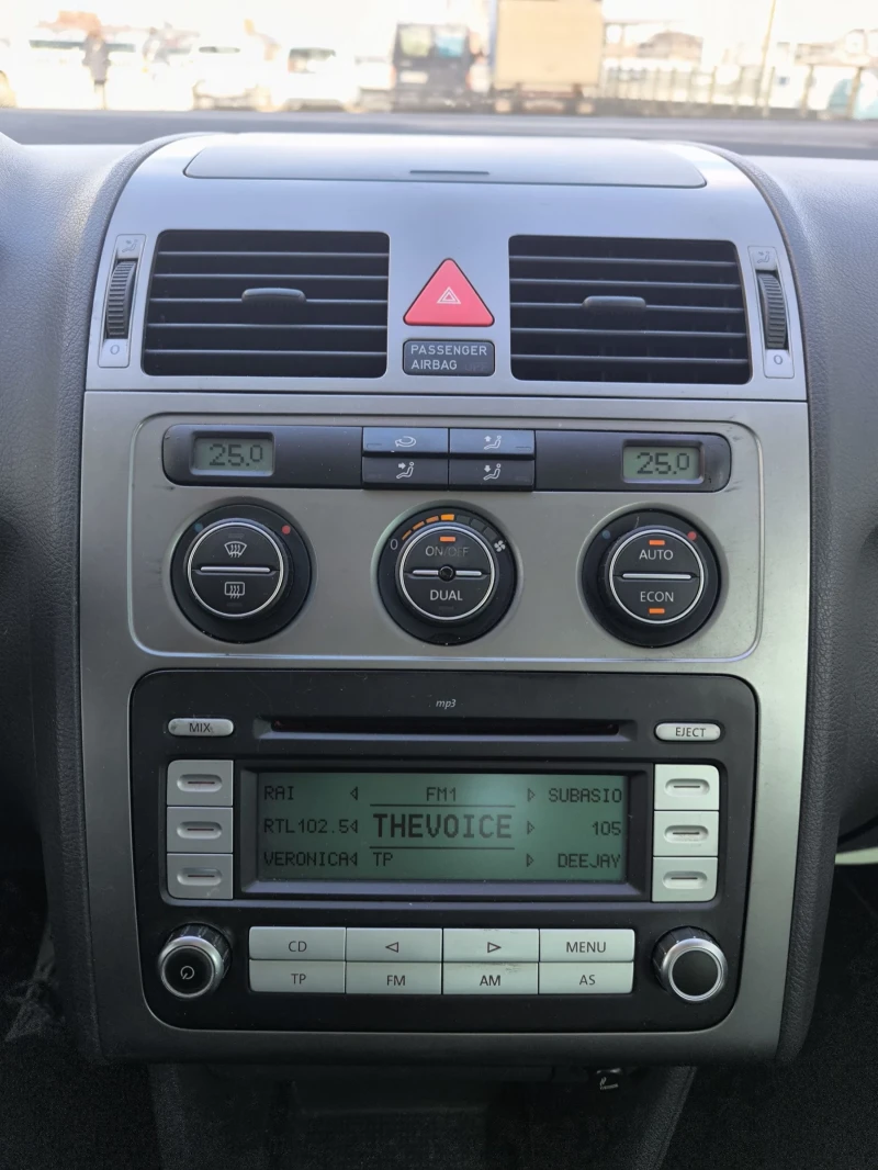 VW Touran 2.0 Metan, снимка 13 - Автомобили и джипове - 53442088