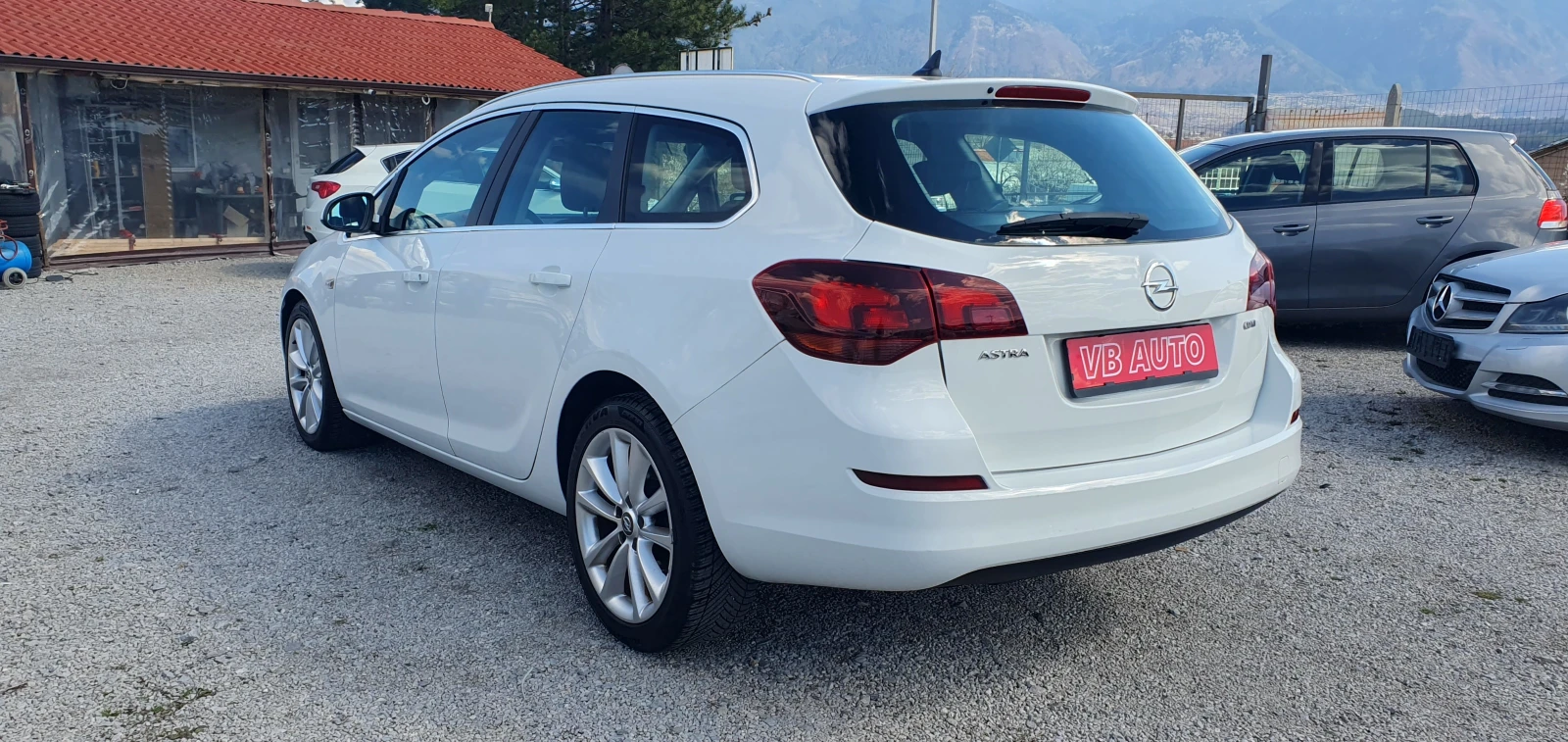 Opel Astra 1, 7CDTI COSMO - изображение 4