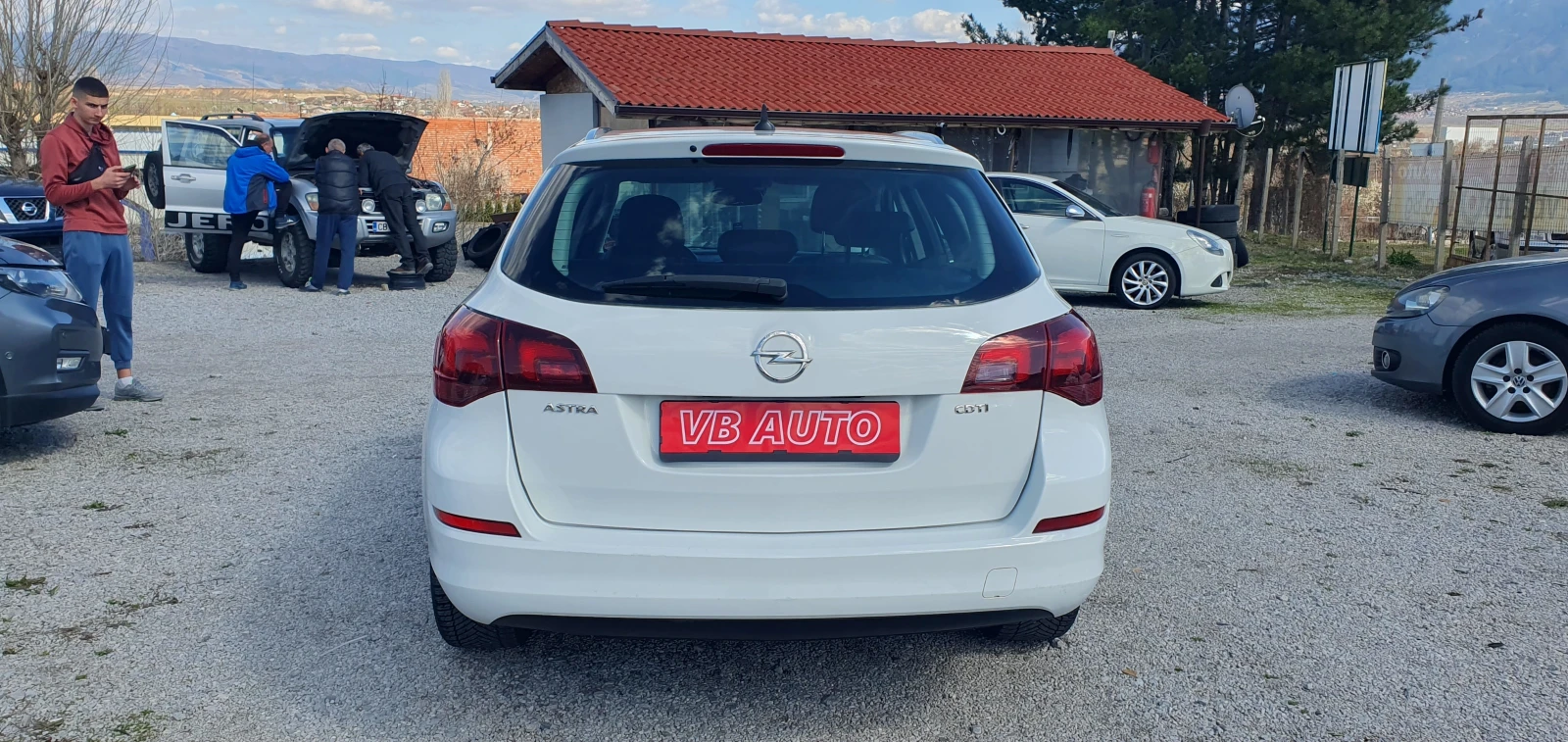 Opel Astra 1, 7CDTI COSMO - изображение 6