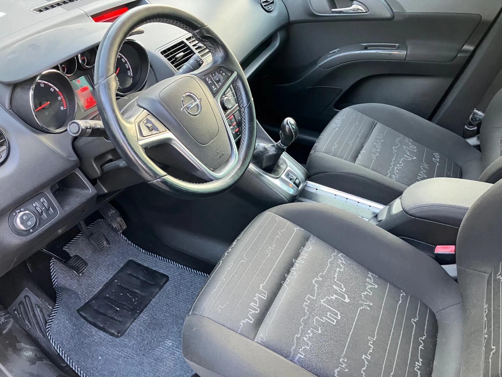 Opel Meriva 1.4 T KLIMA, снимка 11 - Автомобили и джипове - 46907323