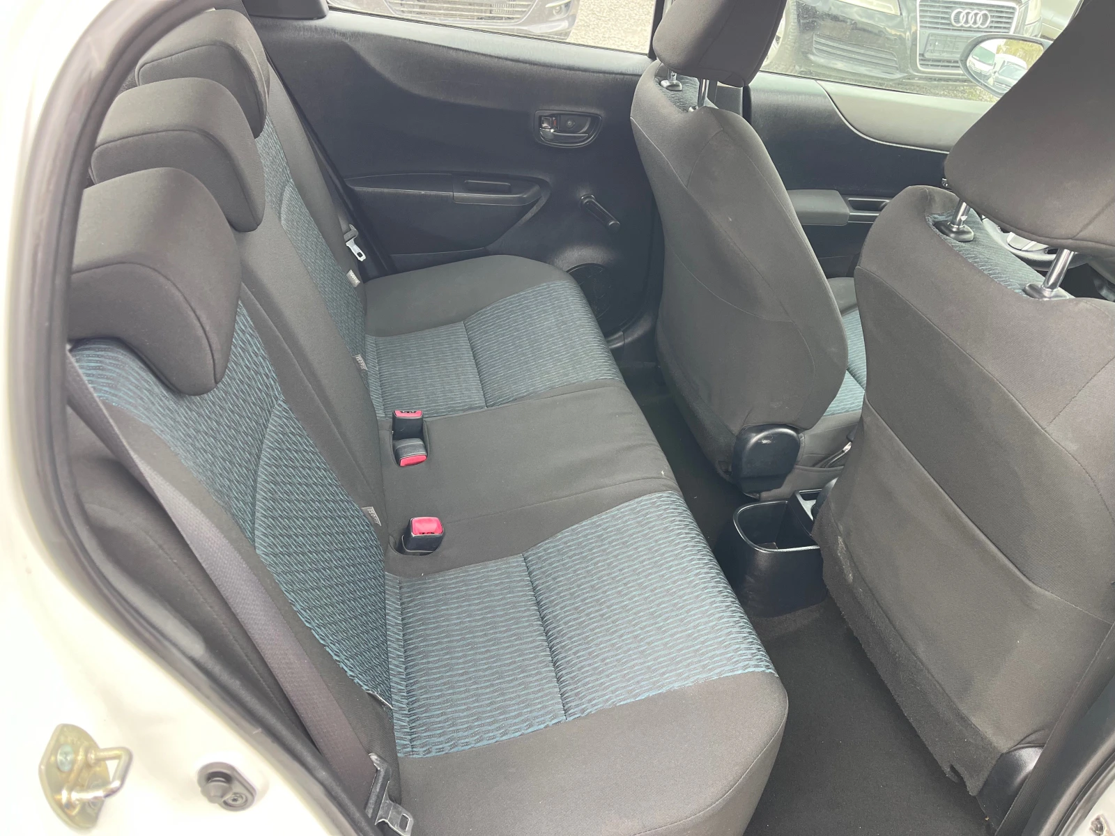 Toyota Yaris 1.4D-4D 90k c EURO 5B - изображение 8