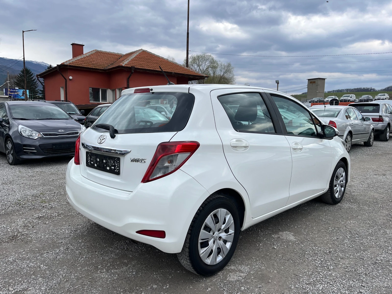 Toyota Yaris 1.4D-4D 90k c EURO 5B - изображение 4