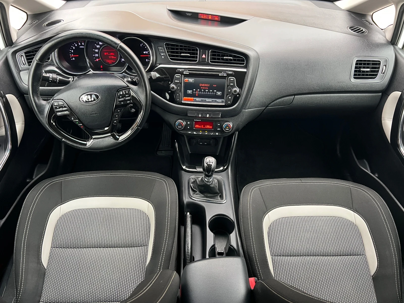 Kia Ceed 1.6D* 100%km* FACE-LIFT* 128ks* KAMERA* NAVI* LIZI, снимка 6 - Автомобили и джипове - 54033777