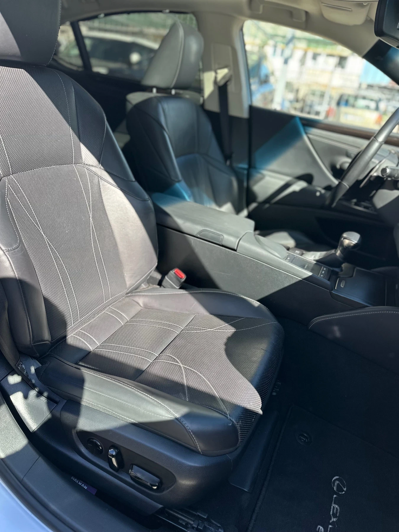 Lexus ES 300 H* LUXURY* FULL* * , снимка 12 - Автомобили и джипове - 54132927