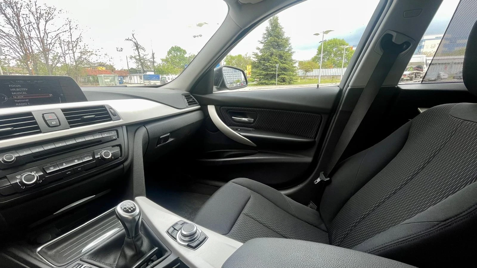 BMW 320, снимка 12 - Автомобили и джипове - 54393469