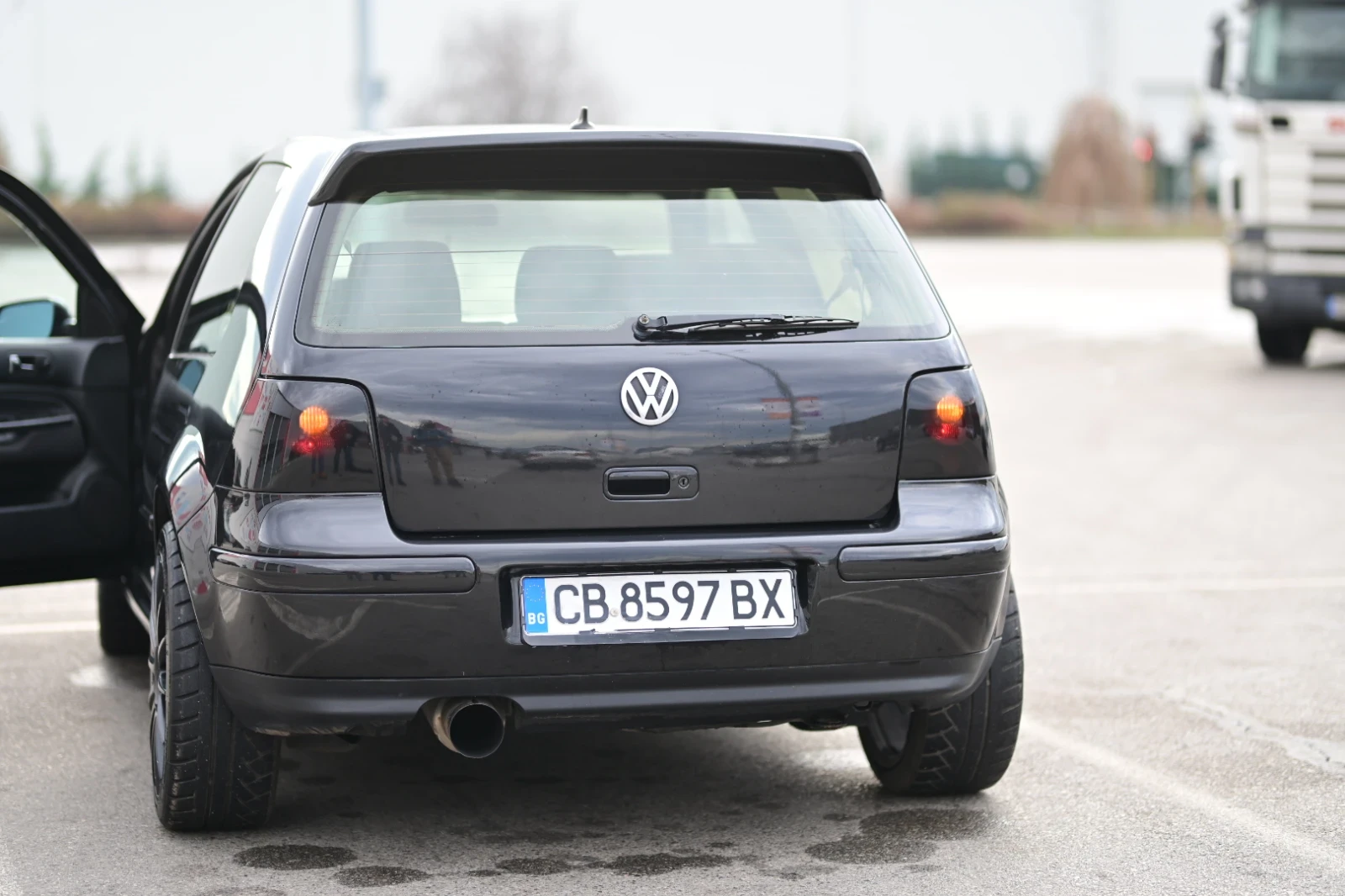 VW Golf 1.8т-350 к.с, снимка 2 - Автомобили и джипове - 54721166
