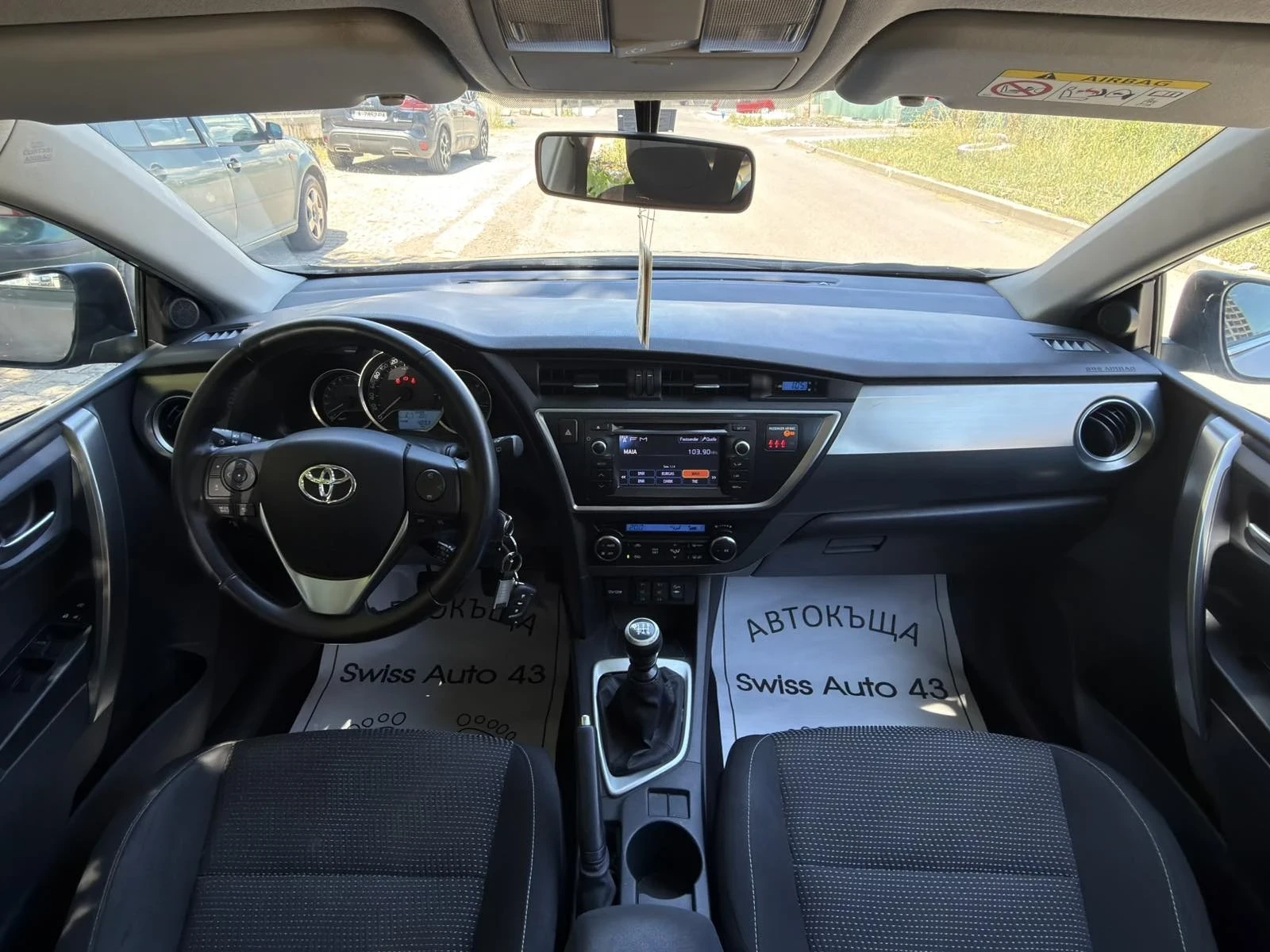 Toyota Auris 1.6 VVT-i, снимка 10 - Автомобили и джипове - 54985733