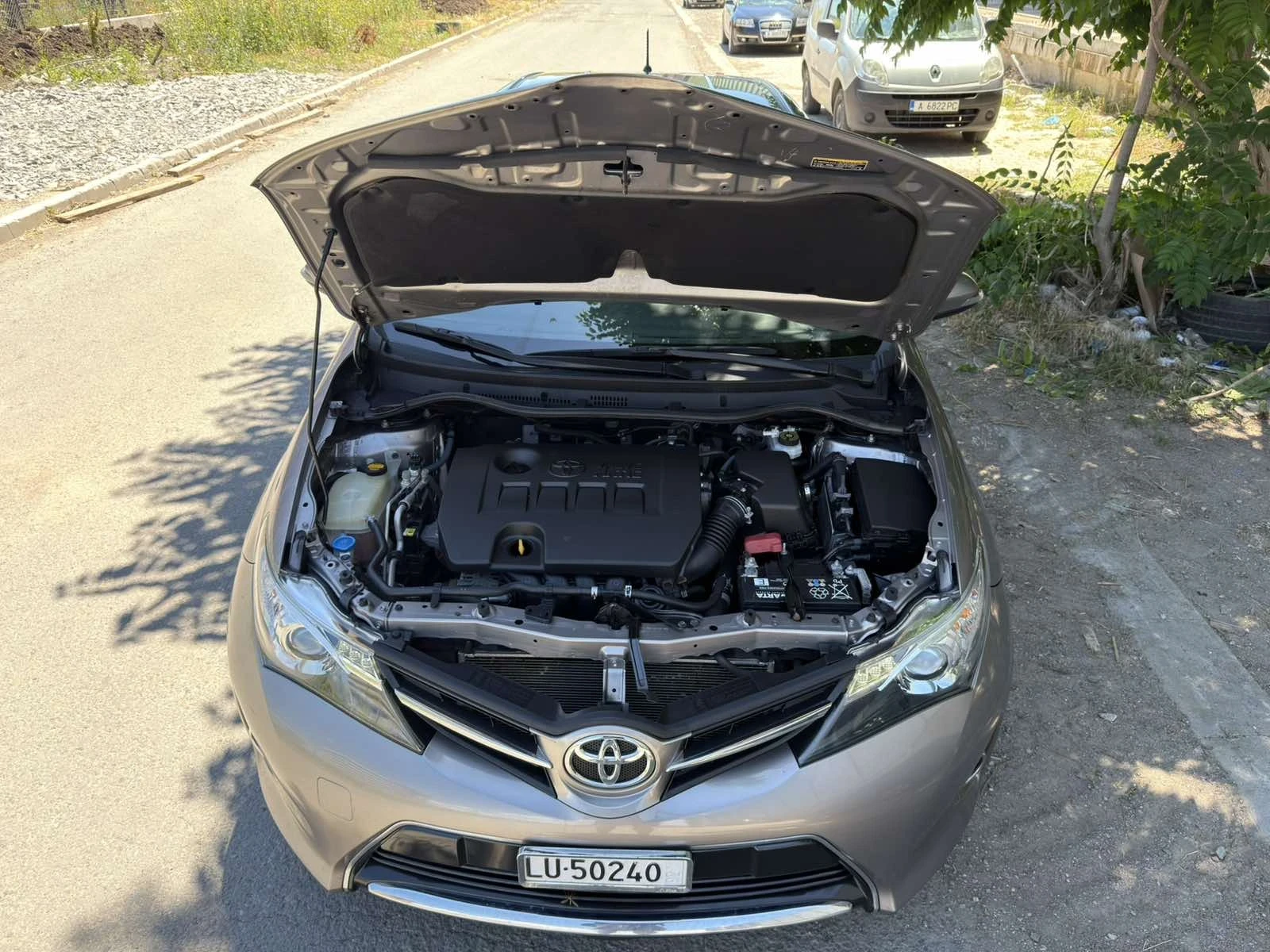 Toyota Auris 1.6 VVT-i, снимка 4 - Автомобили и джипове - 54985733
