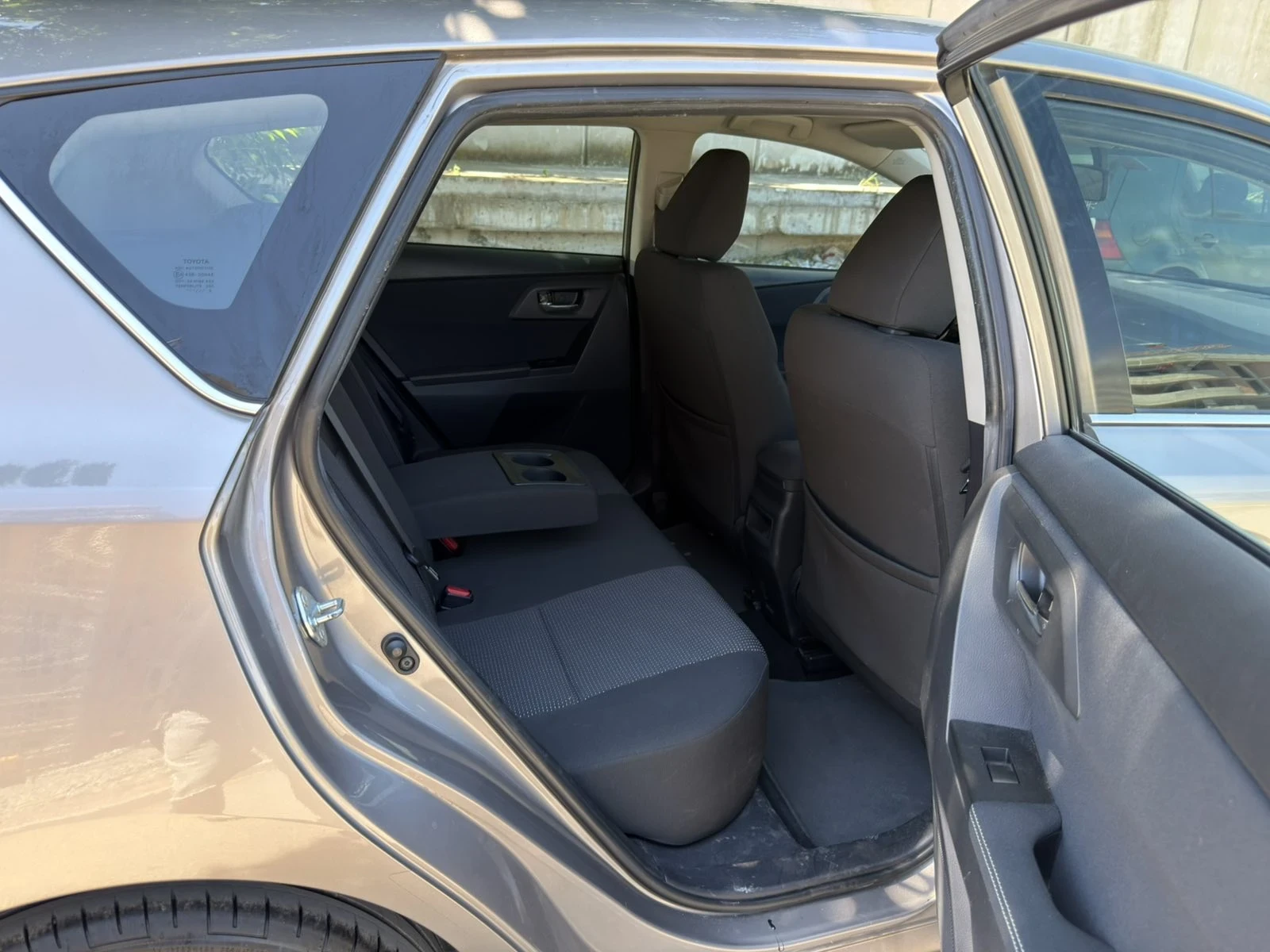 Toyota Auris 1.6 VVT-i, снимка 14 - Автомобили и джипове - 54985733