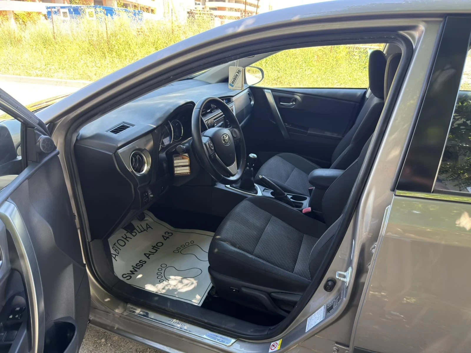 Toyota Auris 1.6 VVT-i, снимка 9 - Автомобили и джипове - 54985733