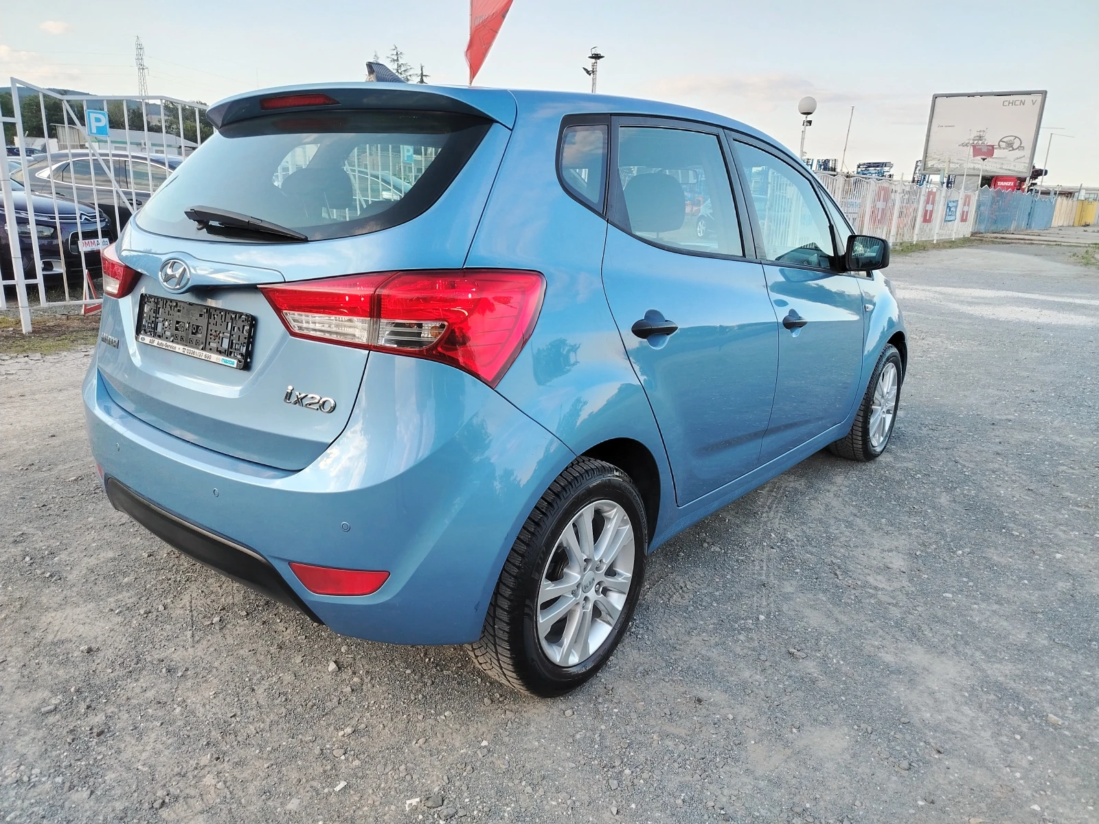 Hyundai Ix20 1.4i - 90 к.с / БЕНЗИН / ЕВРО5F / СТАВА НА ГАЗ , снимка 4 - Автомобили и джипове - 55003180