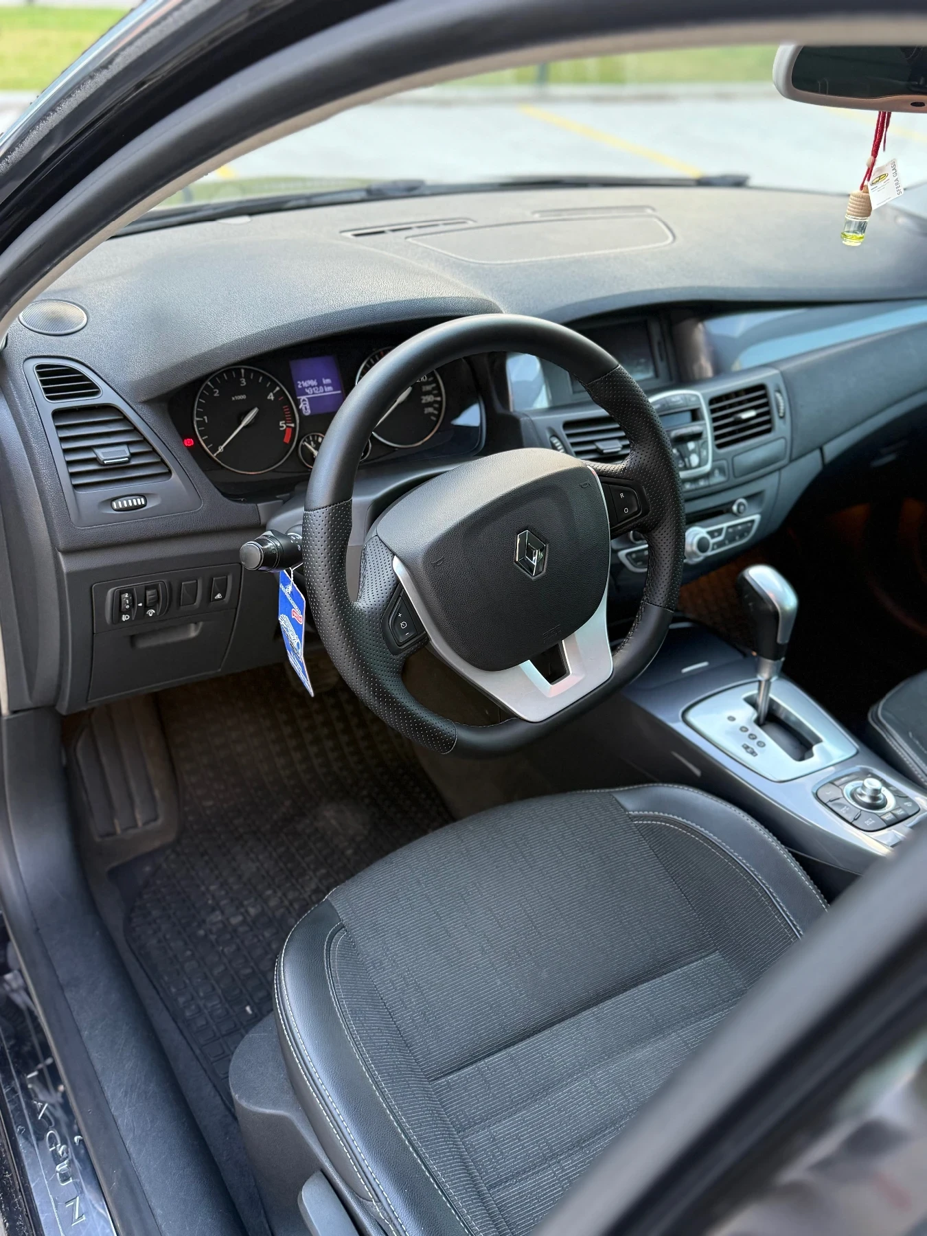 Renault Laguna, снимка 10 - Автомобили и джипове - 55105373