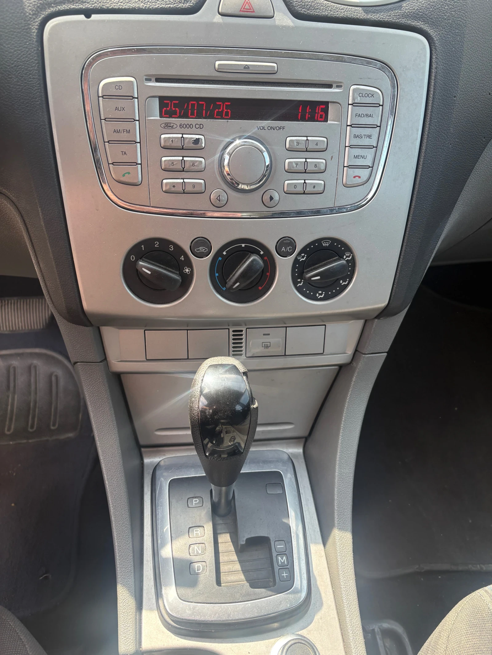 Ford Focus 2.0TDi Automat, снимка 7 - Автомобили и джипове - 55449342