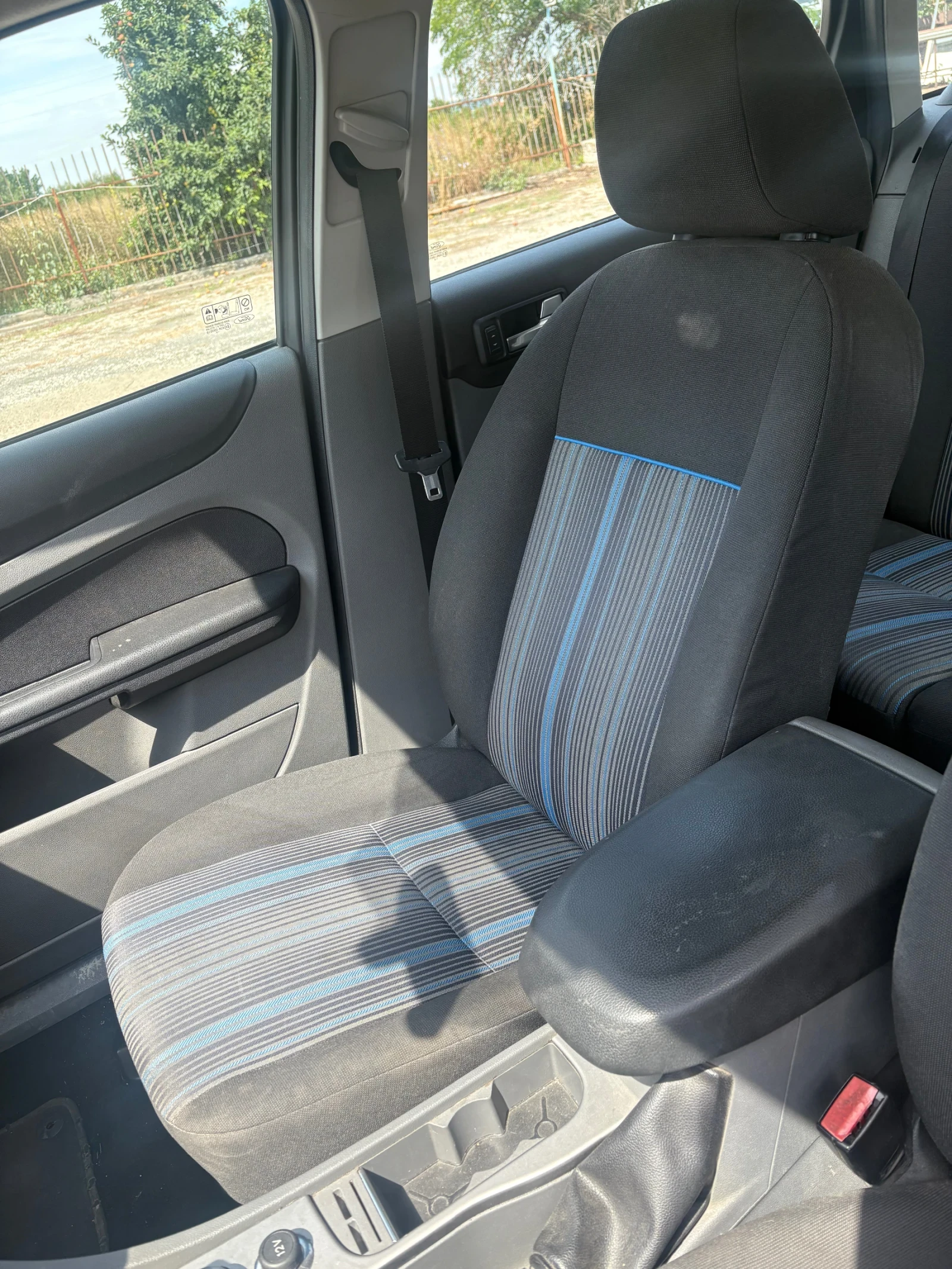 Ford Focus 2.0TDi Automat, снимка 10 - Автомобили и джипове - 55449342