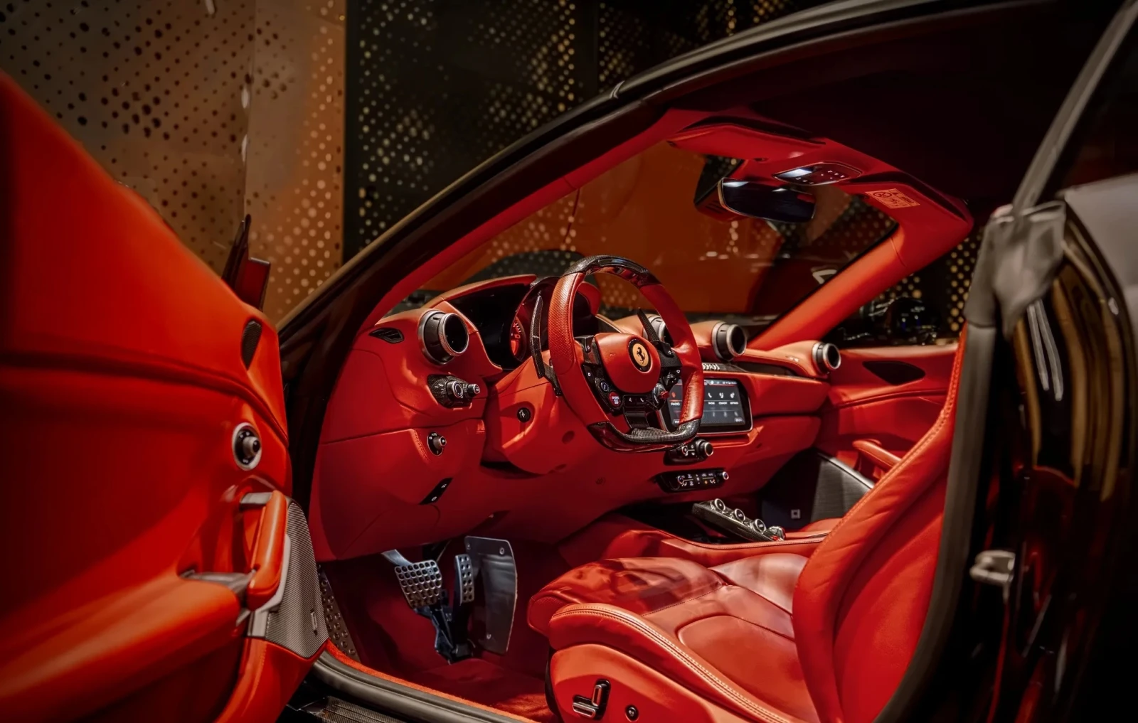Ferrari Portofino 3.9 V8 DCT, снимка 5 - Автомобили и джипове - 55640511